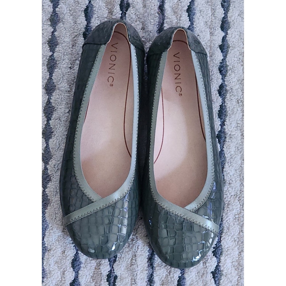 Viomic Women's Caroll Green Ballet Flat  Patent Leather Croc Size 8.5M